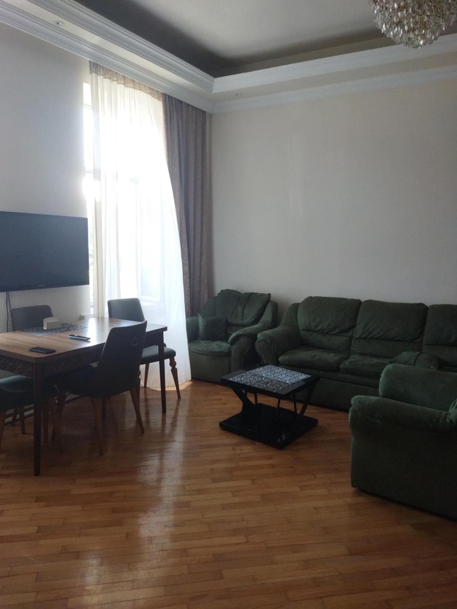 Апартамент На Абашидзе Batumi Esterno foto